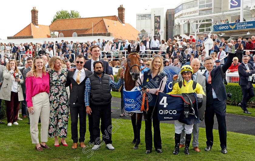 Elmalka-0011 
 ELMALKA (Silvestre de Sousa) with Roger Varian after The Qipco 1000 Guineas
Newmarket 5 May 2024 - Pic Steven Cargill / Racingfotos.com