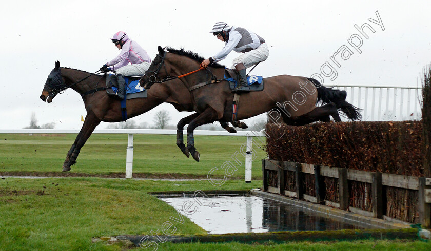 Mustmeetalady-and-Little-Billy-Boy-0001 
 MUSTMEETALADY (left, A J O'Neill) with LITTLE BILLY BOY (right, Thomas Doggrell)
Wincanton 30 Jan 2020 - Pic Steven Cargill / Racingfotos.com