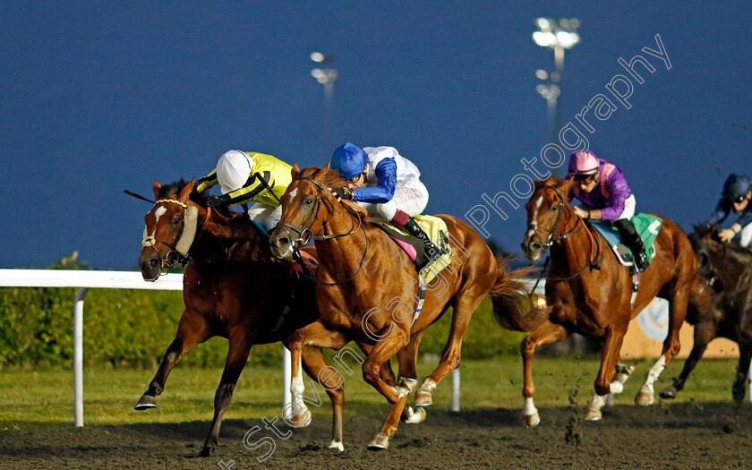 Magico-0004 
 MAGICO (Oisin Murphy) beats LIAM SWAGGER (left) in The Unibet Handicap
Kempton 28 Aug 2024 - Pic Steven Cargill / Racingfotos.com