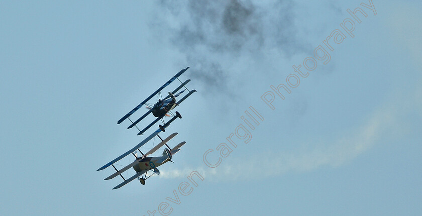 Dogfight-0006 
 World War I dogfight re-enactment takes place above Cheltenham Racecourse
18 Nov 2018 - Pic Steven Cargill / Racingfotos.com