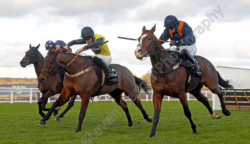 Aucunrisque-0005 
 AUCUNRISQUE (centre, Freddie Gordon) beats MIRABAD (right) and ALNILAM (left) in The LK Bennett Autumn Collection Handicap Hurdle
Ascot 22 Nov 2024 - Pic Steven Cargill / Racingfotos.com