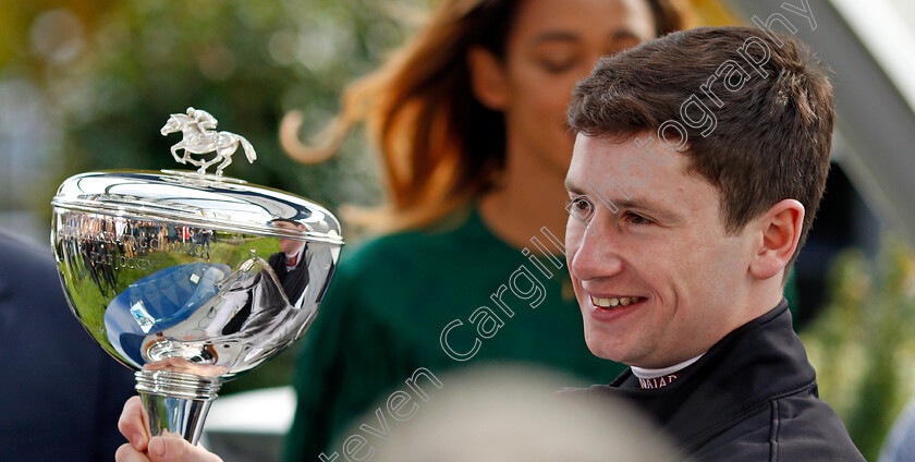 Oisin-Murphy-0004 
 OISIN MURPHY recieves the trophy for Champion Jockey
Ascot 19 Oct 2019 - Pic Steven Cargill / Racingfotos.com