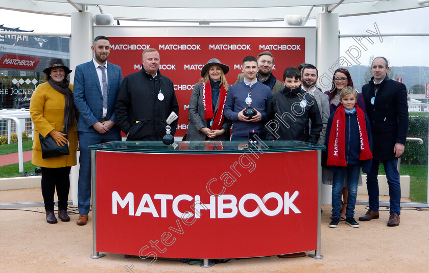 Cubomania-0005 
 Presentation for The Move Over To Matchbook Novices Chase won by CUBOMANIA
Cheltenham 27 Oct 2018 - Pic Steven Cargill / Racingfotos.com