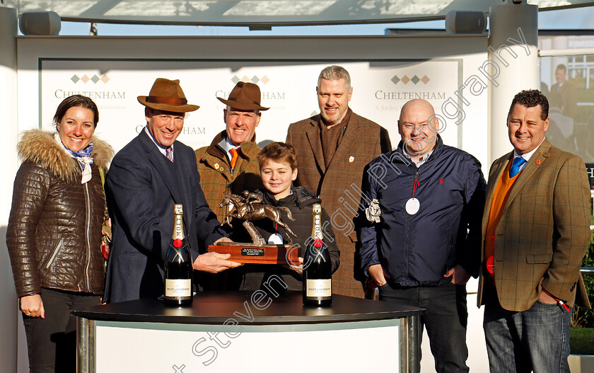 Western-Ryder-0006 
 Presentation for The British Stallion Studs EBF National Hunt Novices Hurdle won by WESTERN RYDER Cheltenham 15 Dec 2017 - Pic Steven Cargill / Racingfotos.com