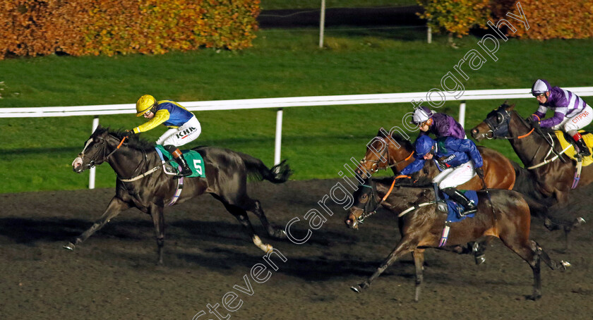 Monopolise-0007 
 MONOPOLISE (Saffie Osborne) beats NAP HAND (right) in The Unibet Extra Place Offers Every Day Nursery
Kempton 16 Nov 2022 - Pic Steven Cargill / Racingfotos.com