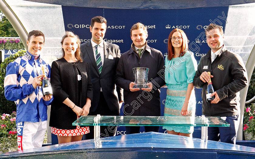 Leader-Writer-0013 
 Presentation for The Weatherbys Handicap Ascot 8 Sep 2017 - Pic Steven Cargill / Racingfotos.com