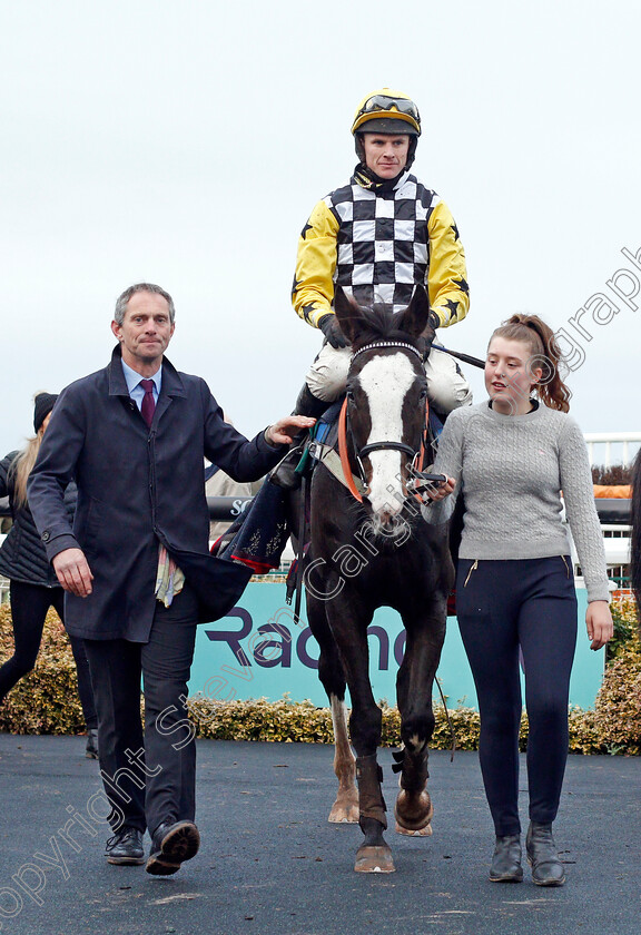 The-Glancing-Queen-0004 
 THE GLANCING QUEEN (Tom Cannon) after The Actioncoach Invest In The Best Lady Godiva Mares Novices Chase
Warwick 9 Dec 2021 - Pic Steven Cargill / Racingfotos.com