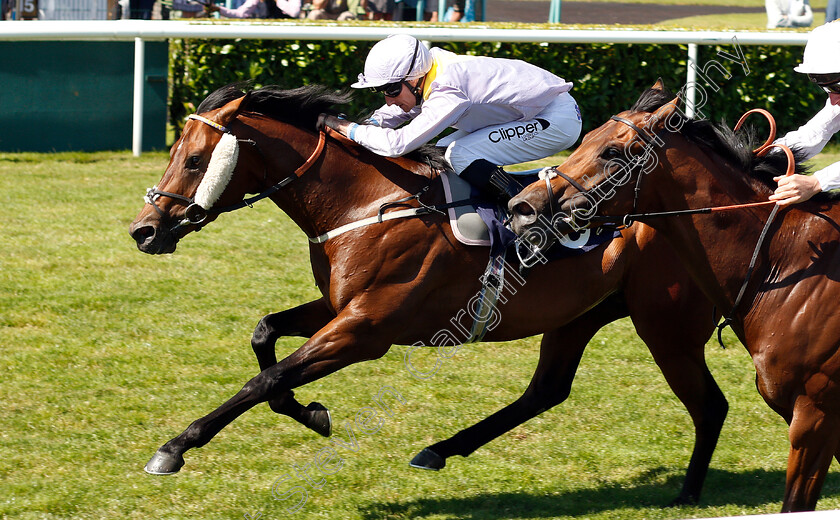 Ulshaw-Bridge-0004 
 ULSHAW BRIDGE (left, Daniel Tudhope) beats AL JELLABY (right) in The Accept Cards Ltd Payment Services Handicap
Doncaster 29 Jun 2018 - Pic Steven Cargill / Racingfotos.com