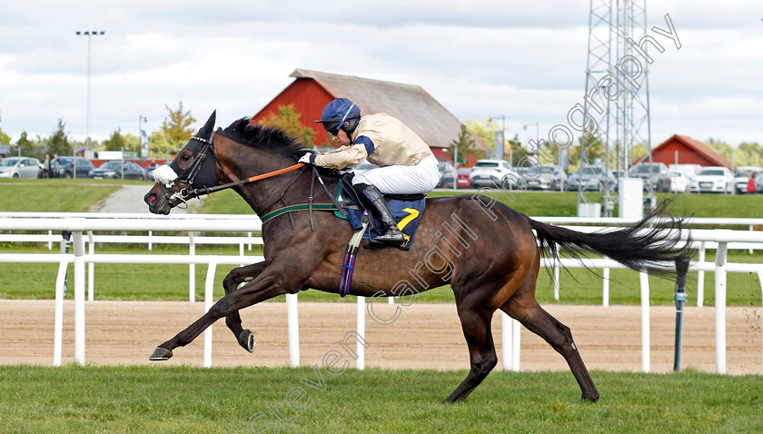 Al-Zaraqaan-0006 
 AL ZARAQAAN (Gavin Sheehan) wins The H.M. Drottningens Pris 
Bro Park, Sweden 18 Sep 2022 - Pic Steven Cargill / Racingfotos.com