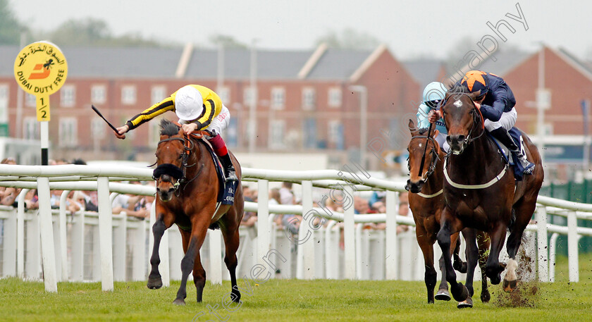 James-Garfield-0001 
 JAMES GARFIELD (left, Frankie Dettori) beats HEY GAMAN (right) in The Al Basti Equiworld Supporting Greatwood Greenham Stakes Newbury 21 Apr 2018 - Pic Steven Cargill / Racingfotos.com