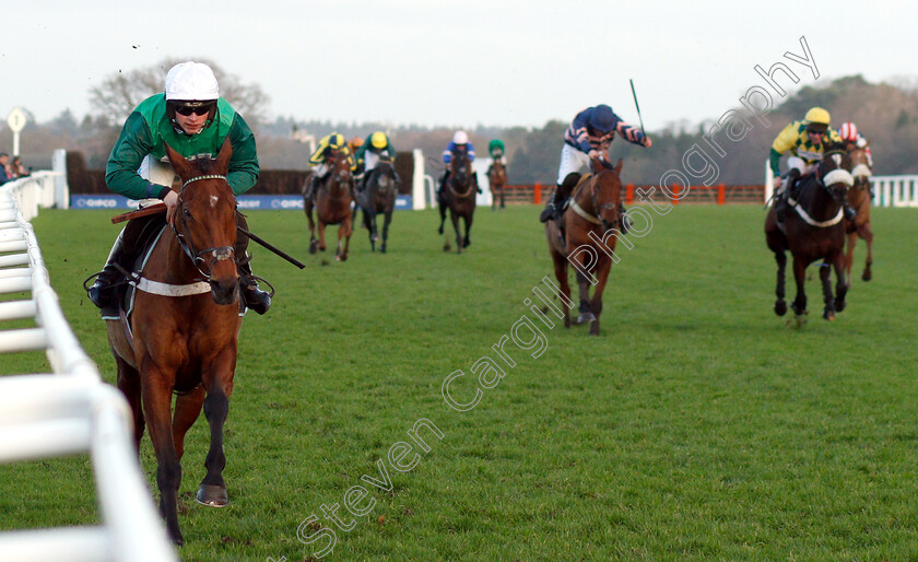 Valtor-0003 
 VALTOR (James Bowen) wins The Garrard Silver Cup Handicap Chase
Ascot 22 Dec 2018 - Pic Steven Cargill / Racingfotos.com