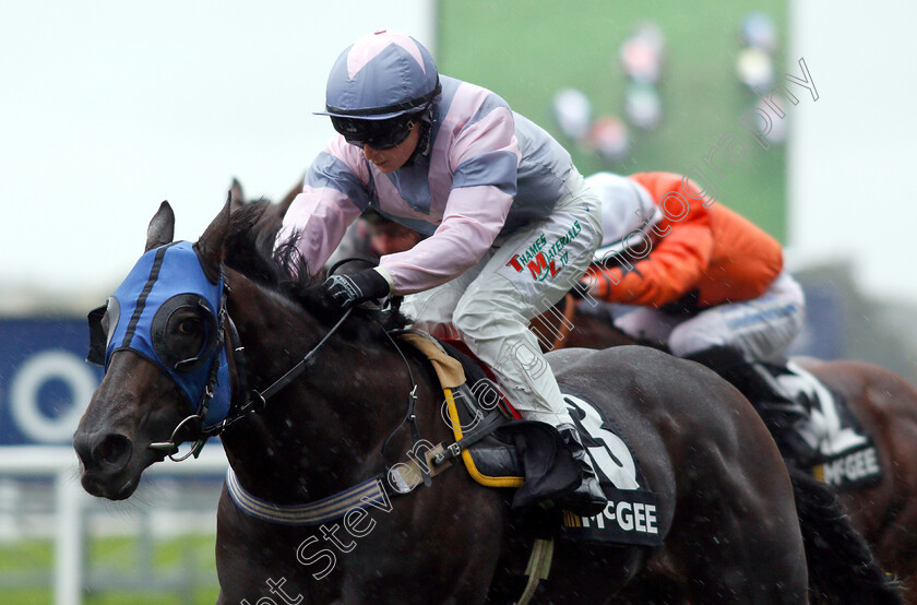 Erissimus-Maximus-0005 
 ERISSIMUS MAXIMUS (Nicola Currie) wins The Mcgee Group Handicap
Ascot 6 Oct 2018 - Pic Steven Cargill / Racingfotos.com