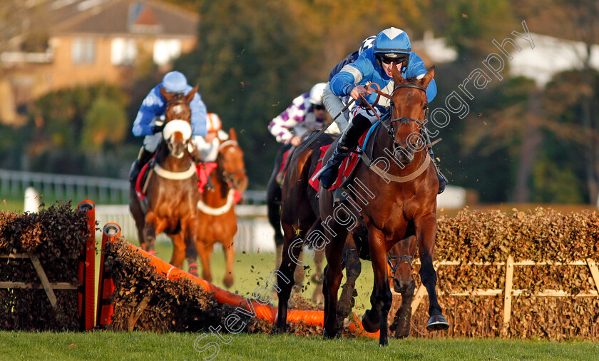 Maria s-Benefit-0003 
 MARIA'S BENEFIT (Ciaran Gethings) wins The Play Casino At 188bet Handicap Hurdle Sandown 12 Nov 2017 - Pic Steven Cargill / Racingfotos.com