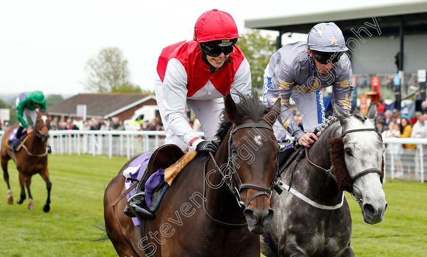 Kilbaha-Lady-0003 
 KILBAHA LADY (left, Faye McManoman) beats DARK DEVIL (right) in The Hull FC Handicap
Beverley 29 may 2019 - Pic Steven Cargill / Racingfotos.com