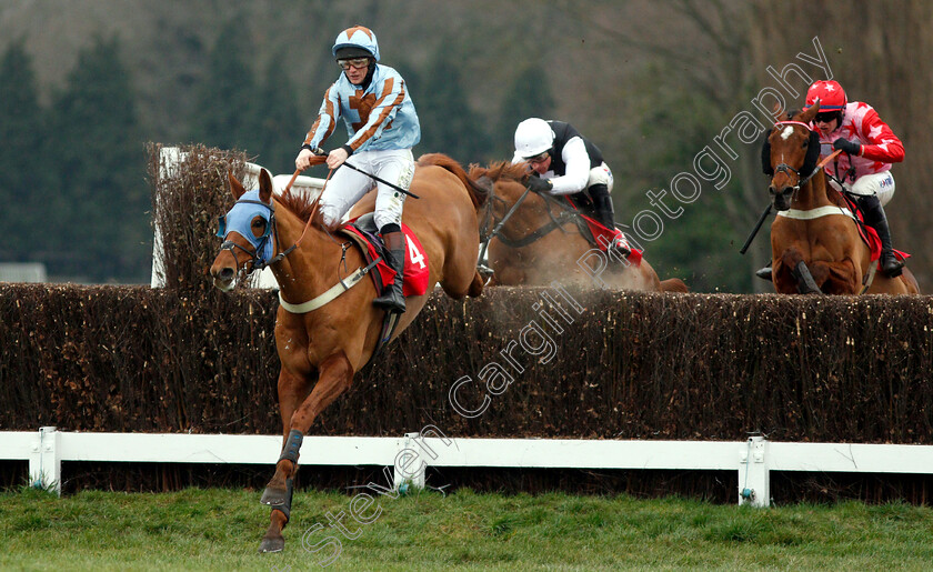 Darebin-0005 
 DAREBIN (Jamie Moore) wins The Unibet Handicap Chase
Sandown 5 Jan 2019 - Pic Steven Cargill / Racingfotos.com