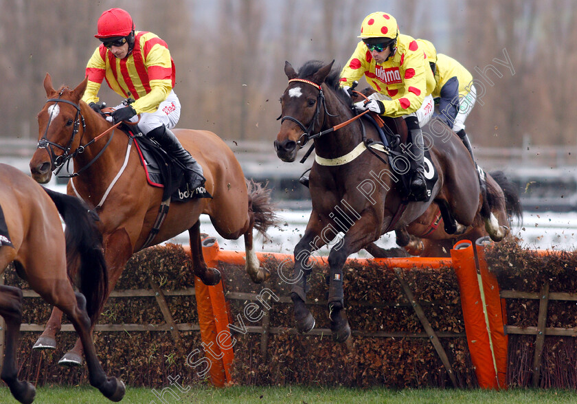 Mr-Pumblechook-0002 
 MR PUMBLECHOOK (right, Wayne Hutchinson) jumps with JARVEYS PLATE (left)
Cheltenham 1 Jan 2019 - Pic Steven Cargill / Racingfotos.com