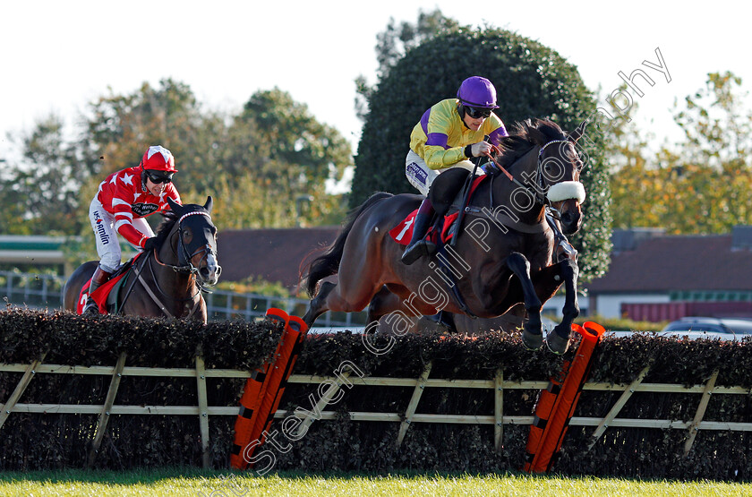 Amour-De-Nuit-0003 
 AMOUR DE NUIT (Sam Twiston-Davies) wins The Better Odds With Matchbook Novices Hurdle Kempton 22 Oct 2017 - Pic Steven Cargill / Racingfotos.com