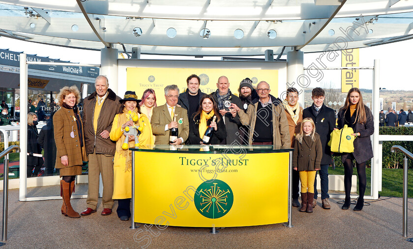 Corach-Rambler-0010 
 Presentation for The Tiggys Trust Novices Limited Handicap Chase won by CORACH RAMBLER
Cheltenham 10 Dec 2021 - Pic Steven Cargill / Racingfotos.com