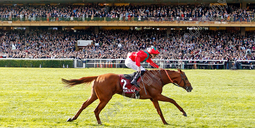 Waldgeist-0006 
 WALDGEIST (P C Boudot) wins The Qatar Prix De L'Arc De Triomphe
Longchamp 6 Oct 2019 - Pic Steven Cargill / Racingfotos.com