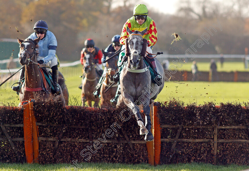 Saint-Riquier-0003 
 SAINT RIQUIER (Sam Twiston-Davies)
Warwick 9 Dec 2021 - Pic Steven Cargill / Racingfotos.com