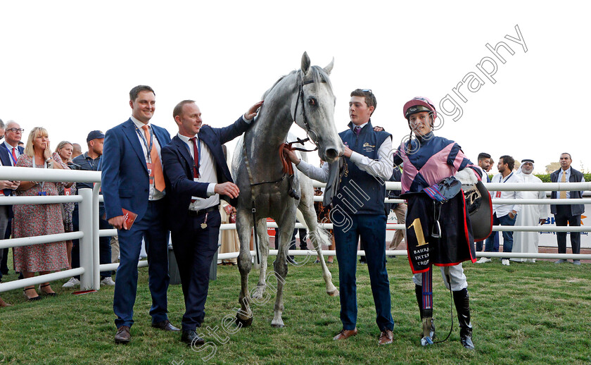 Lord-Glitters-0020 
 LORD GLITTERS (Jason Watson) and trainer David O'Meara after The Bahrain International Trophy
Sakhir Racecourse, Bahrain 19 Nov 2021 - Pic Steven Cargill / Racingfotos.com