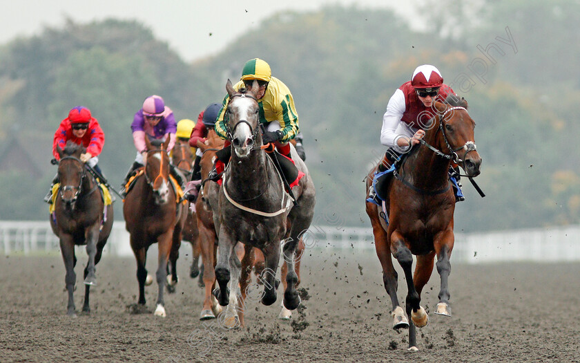 Graffiti-Master-0005 
 GRAFFITI MASTER (right, James Doyle) beats BAILEYS EXCELERATE (centre) in The Matchbook British Stallion Studs EBF Novice Stakes Kempton 25 Sep 2017 - Pic Steven Cargill / Racingfotos.com