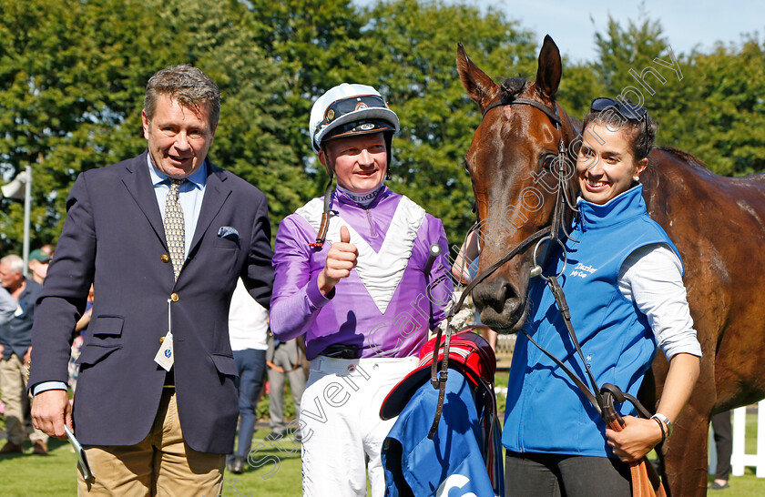 Alcohol-Free-0025 
 ALCOHOL FREE (Rob Hornby) with David Bowe after The Darley July Cup
Newmarket 9 Jul 2022 - Pic Steven Cargill / Racingfotos.com