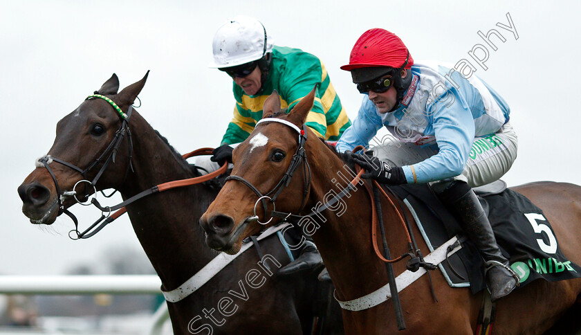 Verdana-Blue-0007 
 VERDANA BLUE (right, Nico De Boinville) beats BUVEUR D'AIR (left) in The Unibet Christmas Hurdle
Kempton 26 Dec 2018 - Pic Steven Cargill / Racingfotos.com