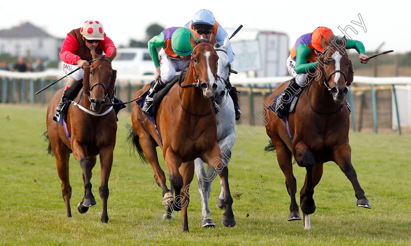 Hart-Stopper-0002 
 HART STOPPER (centre, Jamie Spencer) beats RAUCOUS (right) in The Diomed Developments Optional Claiming Handicap
Yarmouth 18 Jul 2018 - Pic Steven Cargill / Racingfotos.com