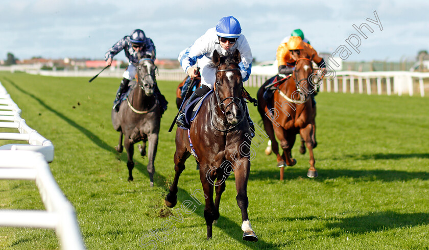 Media-Guest-0002 
 MEDIA GUEST (Jane Elliott) wins The Moulton Nurseries Handicap
Yarmouth 15 Sep 2021 - Pic Steven Cargill / Racingfotos.com