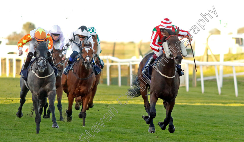 The-Spotlight-Kid-0001 
 THE SPOTLIGHT KID (Cieren Fallon) beats ELSAAB (left) in the Peter Dunnett Memorial Handicap
Yarmouth 18 Oct 2022 - Pic Steven Cargill / Racingfotos.com