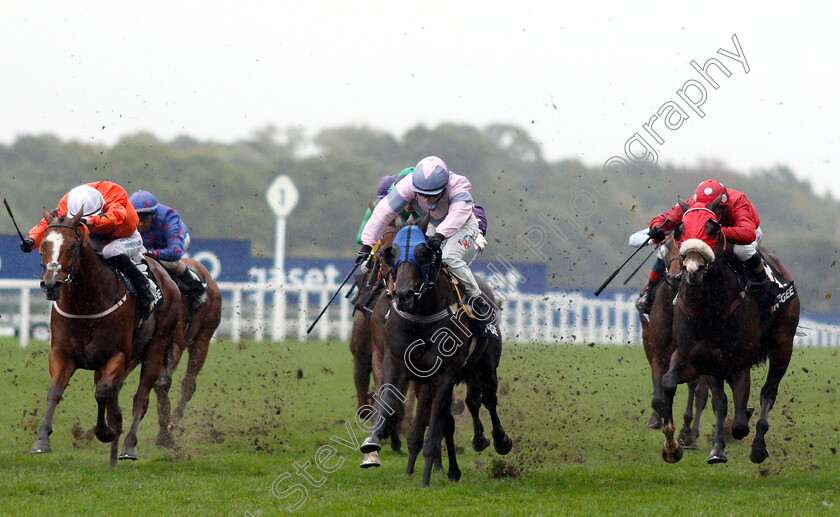 Erissimus-Maximus-0001 
 ERISSIMUS MAXIMUS (centre, Nicola Currie) beats ONLY SPOOFING (left) and HOLMESWOOD (right) in The Mcgee Group Handicap
Ascot 6 Oct 2018 - Pic Steven Cargill / Racingfotos.com