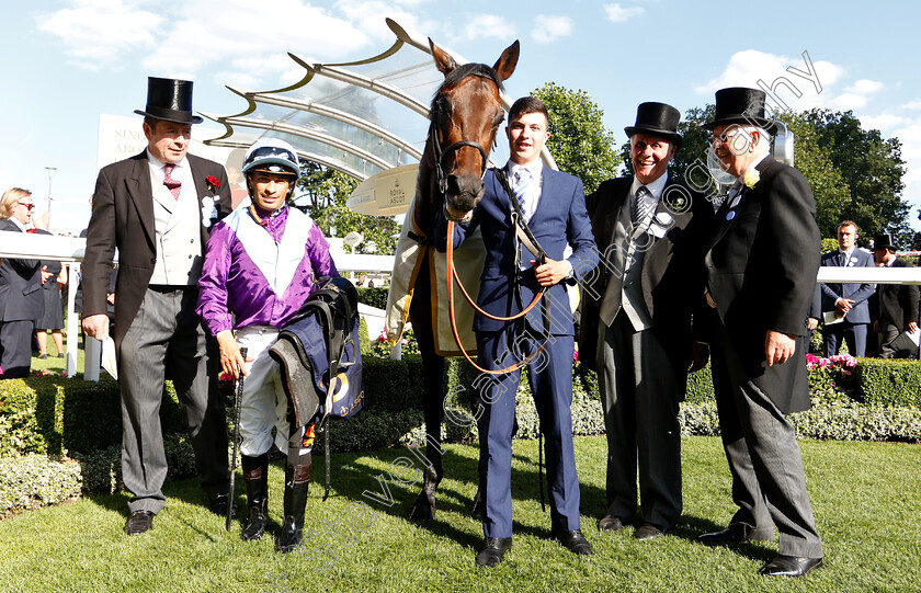 Dash-Of-Spice-0009 
 DASH OF SPICE (Silvestre De Sousa) with Jeff Smith and David Elsworth after The Duke Of Edinburgh Stakes
Royal Ascot 22 Jun 2018 - Pic Steven Cargill / Racingfotos.com