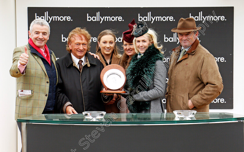 Samcro-0017 
 Presentation to Michael O'Leary and family for The Ballymore Novices Hurdle won by SAMCRO Cheltenham 14 Mar 2018 - Pic Steven Cargill / Racingfotos.com