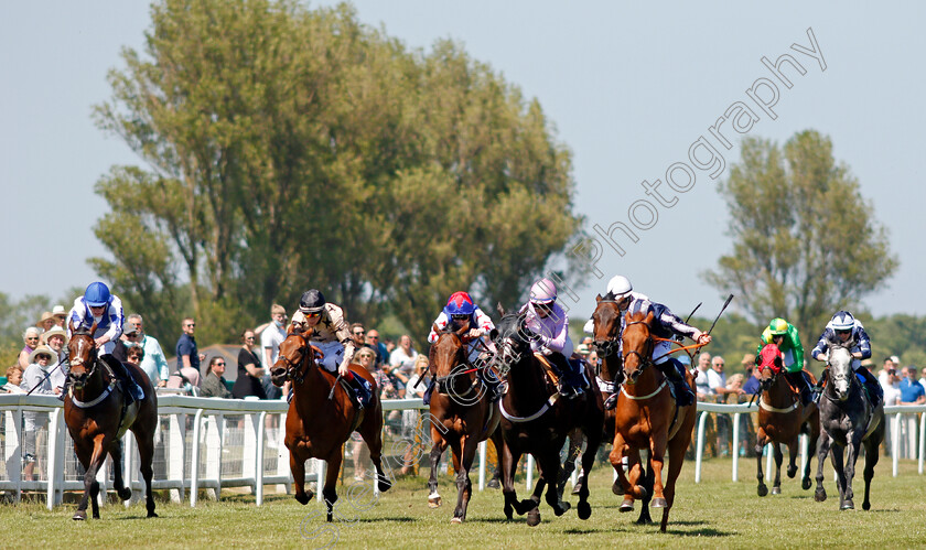 Rockesbury-0001 
 ROCKESBURY (centre, Grace McEntee) beats LINCOLN RED (right) in The Mansionbet Bet £10 Get £20 Handicap
Yarmouth 9 Jun 2021 - Pic Steven Cargill / Racingfotos.com