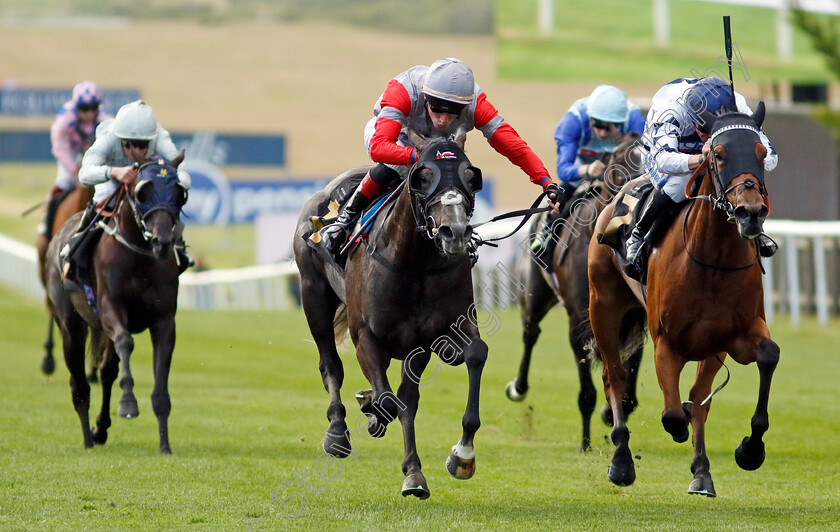 Lunario-0003 
 LUNARIO (centre, David Egan) beats COME ON YOU SPURS (right) in The Long Shot Berry Breeze Handicap
Newmarket 28 Jun 2024 - Pic Steven Cargill / Racingfotos.com