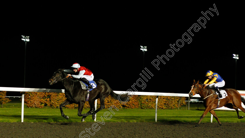 Cecchini-0002 
 CECCHINI (Richard Kingscote) wins The 100% Profit Boost At 32Redsport.com EBF Fillies Novice Stakes Div2 Kempton 8 Nov 2017 - Pic Steven Cargill / Racingfotos.com