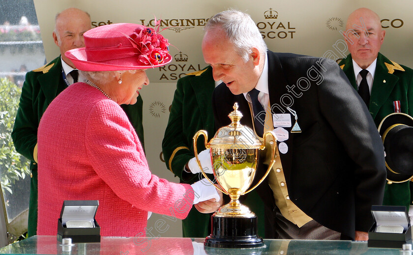 Stradivarius-0021 
 Presentation by The Queen to Bjorn Nielsen after The Gold Cup
Royal Ascot 21 Jun 2018 - Pic Steven Cargill / Racingfotos.com