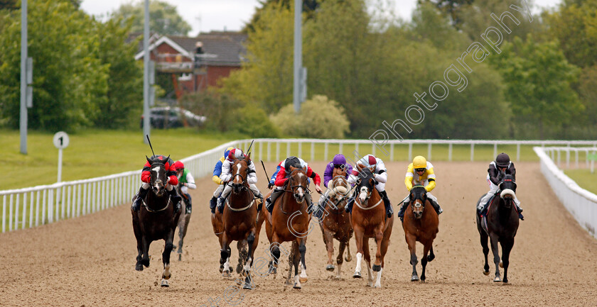 Captain-Ryan-0001 
 CAPTAIN RYAN (centre, Kieran Shoemark) beats RAABEH (left) and HYBA (2nd left) in The Like Wolverhampton Racecourse On Facebook Handicap
Wolverhampton 24 May 2021 - Pic Steven Cargill / Racingfotos.com