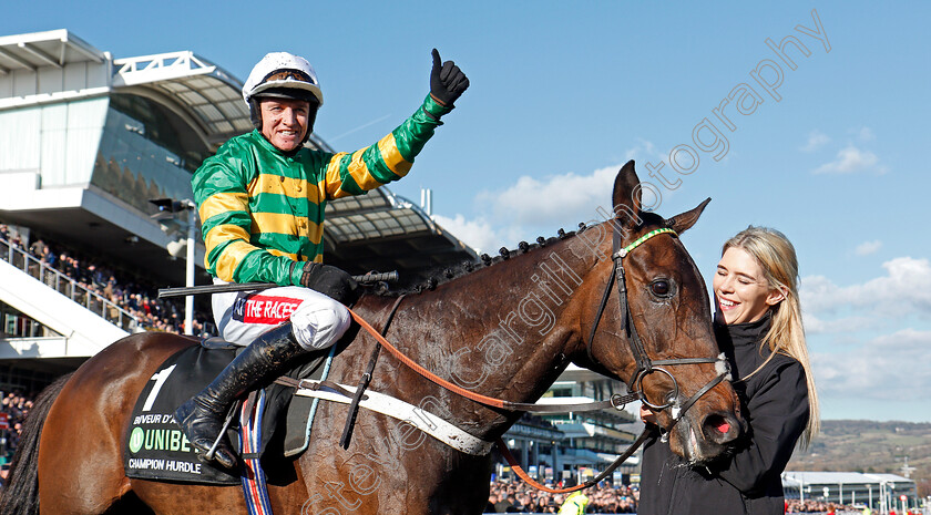 Buveur-D Air-0007 
 BUVEUR D'AIR (Barry Geraghty) after The Unibet Champion Hurdle Challenge Trophy Cheltenham 13 Mar 2018 - Pic Steven Cargill / Racingfotos.com