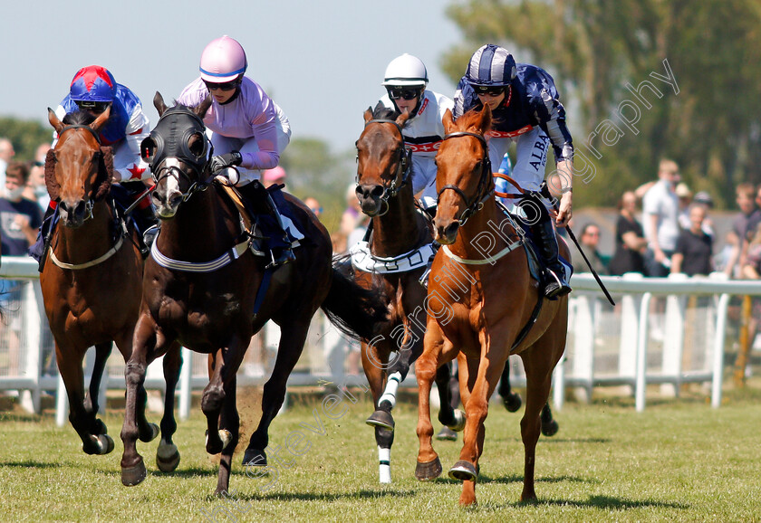 Rockesbury-0005 
 ROCKESBURY (left, Grace McEntee) beats LINCOLN RED (right) in The Mansionbet Bet £10 Get £20 Handicap
Yarmouth 9 Jun 2021 - Pic Steven Cargill / Racingfotos.com