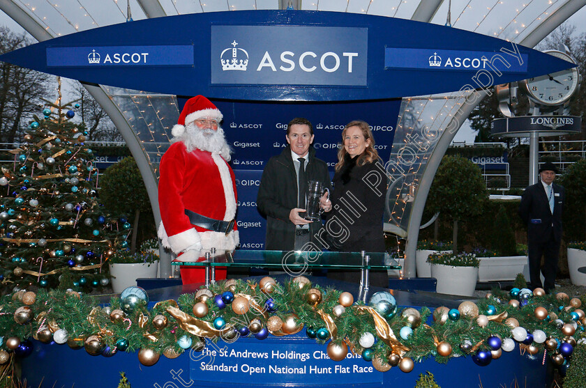 Didtheyleaveuoutto-0011 
 Presentation for The St Andrews Holdings Championship Standard Open National Hunt Flat Race Ascot 22 Dec 2017 - Pic Steven Cargill / Racingfotos.com