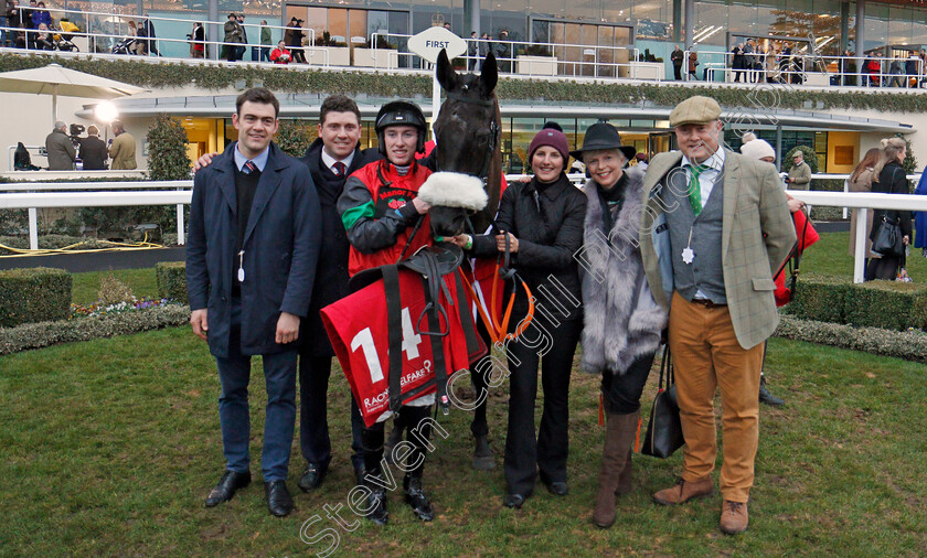 Hunters-Call-0010 
 HUNTERS CALL (Jack Kennedy) with trainer Olly Murphy and owners after The Racing Welfare Handicap Hurdle Ascot 23 Dec 2017 - Pic Steven Cargill / Racingfotos.com