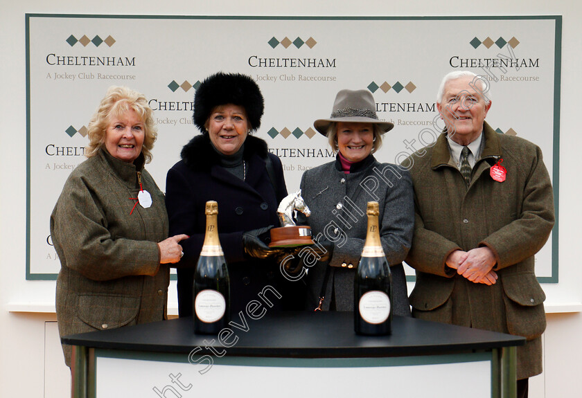 Robinsfirth-0008 
 Presentation for The Unicoin Group Handicap Chase won by ROBINSFIRTH Cheltenham 15 Dec 2017 - Pic Steven Cargill / Racingfotos.com