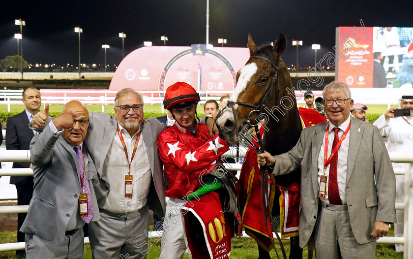 Spirit-Dancer-0015 
 SPIRIT DANCER (Oisin Orr) with Sir Alex Ferguson, Ged Mason and Richard Fahey after The Bahrain International Trophy
Kingdom of Bahrain 15 Nov 2024 - Pic Steven Cargill / Racingfotos.com