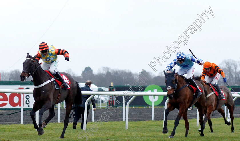 Might-Bite-0007 
 MIGHT BITE (Nico de Boinville) beats DOUBLE SHUFFLE (right) in The 32Red King George VI Chase Kempton 26 Dec 2017 - Pic Steven Cargill / Racingfotos.com