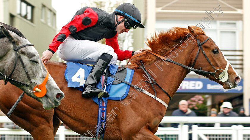 Steeve-0003 
 STEEVE (William Carson) wins The Simon & Nerys Dutfield Memorial British EBF Novice Stakes Salisbury 30 Apr 2018 - Pic Steven Cargill / Racingfotos.com