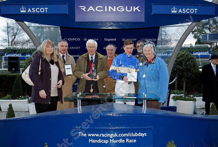 Ballyheigue-Bay-0007 
 Presentation for The Racinguk.com/Clubdays Handicap Hurdle Ascot 17 Feb 2018 - Pic Steven Cargill / Racingfotos.com