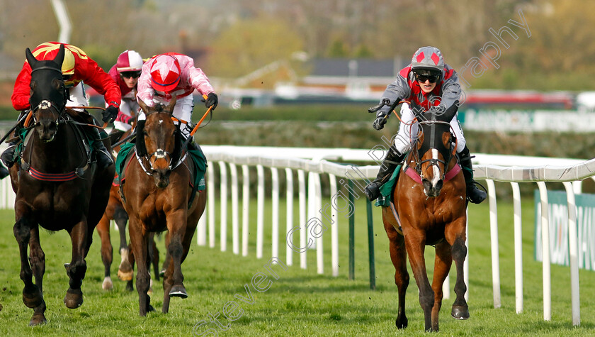 El-Jefe-0005 
 EL JEFE (Ben Smith) beats BALLEE (left) in The Alder Hey Handicap Hurdle
Aintree 12 Apr 2024 - Pic Steven Cargill / Racingfotos.com