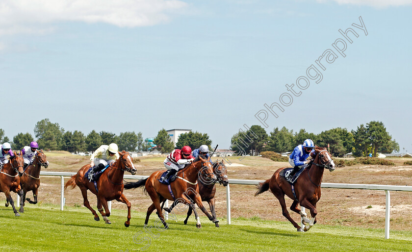 The-City s-Phantom-0001 
 THE CITY'S PHANTOM (centre, Hollie Doyle) beats NASWAARY (right) and MY POEM (left) in The Sky Sports Racing HD Virgin 535 Maiden Handicap
Yarmouth 15 Jul 2020 - Pic Steven Cargill / Racingfotos.com